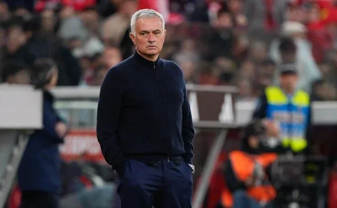 Benfica'da Mourinho için devam kararı